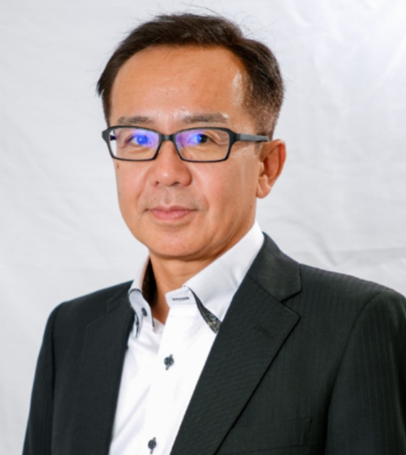 緒方 利明 氏